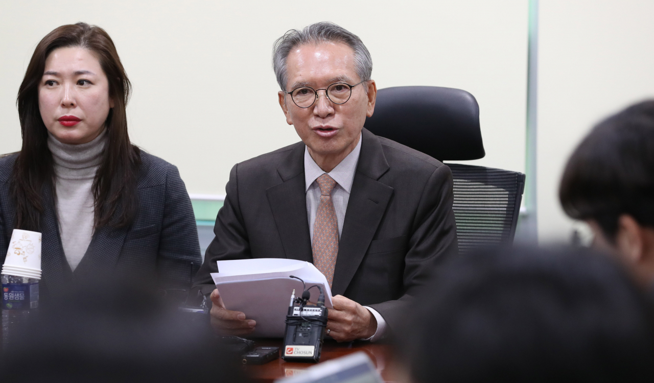 김형오 미래통합당 공천관리위원장이 19일 오후 서울 여의도 국회 의원회관에서 지금까지의 공천심사 결과를 브리핑하고 있다. [연합]