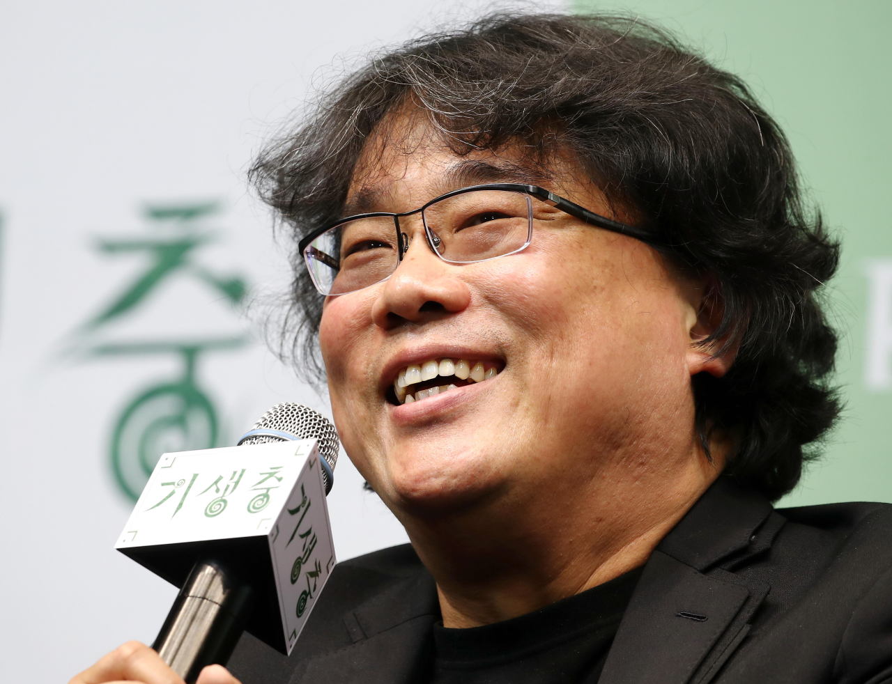 Bong Joon-ho speaks during "Parasite" press conference held in Westin Chosun Seoul on Wednesday. (Yonhap)