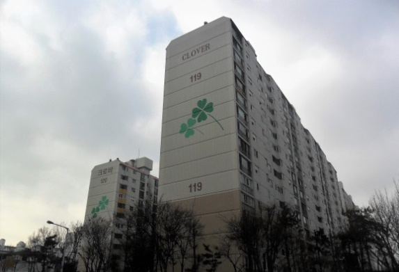 대전 지역 대장주로 꼽히는 서구의 크로바아파트 전경. 교통이 편리하고 학군이 좋아 가격 오름세가 가파르다. [헤럴드경제DB]
