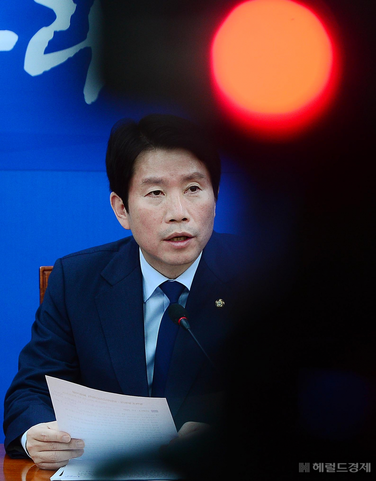 [헤럴드경제=이상섭 기자] 20일 오전 서울 여의도 국회에서 열린 더불어민주당 정책조정회의에 참석한 이인영 더불어민주당 원내대표가 현안관련 발언을 하고 있다. babtong@heraldcorp.com