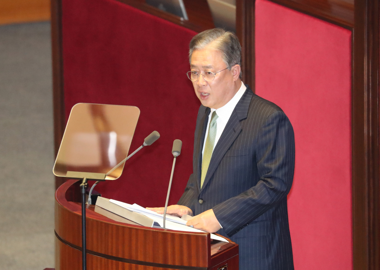 민주통합 의원모임 유성엽 원내대표가 20일 오전 서울 여의도 국회에서 열린 임시회 본회의에서 교섭단체 대표연설을 하고 있다. 연합뉴스
