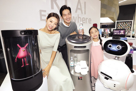 KT 모델들이 KT 인공지능(AI) 서비스를 소개하고 있다. [KT 제공]