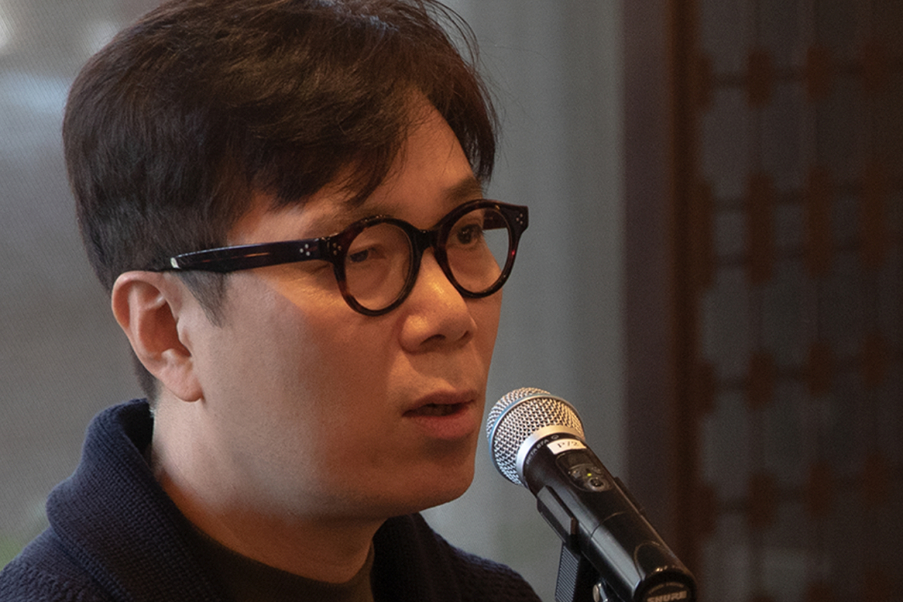 장편소설 '작별인사' 를 밀리의서재에서 선출간한 김영하 작가.