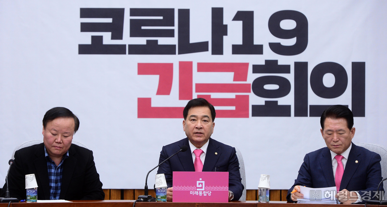 [헤럴드경제=이상섭 기자] 심재철 미래통합당 원내대표가 21일 오전 서울 여의도 국회에서 열린 코로나19긴급회의에서 모두발언을 하고 있다. babtong@heraldcorp.com