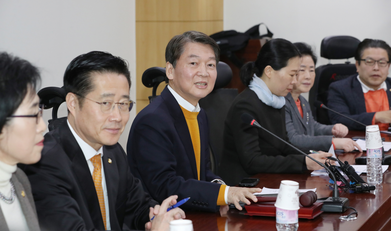 국민의당 안철수 창당준비위원장이 21일 오전 서울 여의도 국회 의원회관에서 열린 창당준비위원회 중앙운영위원회의에서 발언하고 있다. [연합]