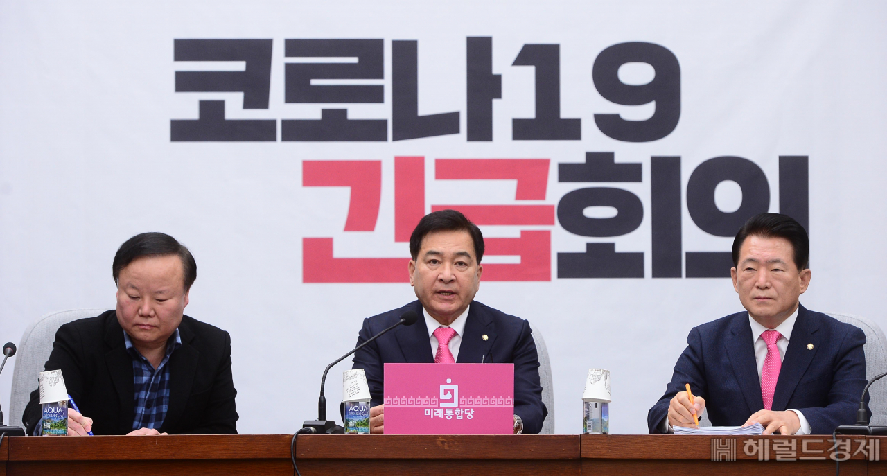 [헤럴드경제=이상섭 기자] 심재철 미래통합당 원내대표가 21일 오전 서울 여의도 국회에서 열린 코로나19긴급회의에서 모두발언을 하고 있다. babtong@heraldcorp.com