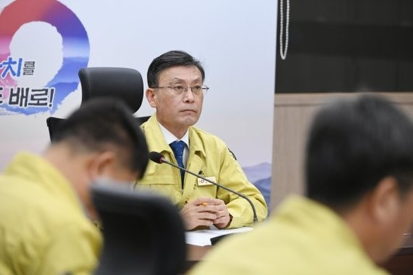 정하영 김포시장은 ‘코로나19’의 선제적 대응을 위해 노력했지만 21일 김포시민 2명의 부부 확진자가 나왔다고 발표문을 통해 알렸다.
