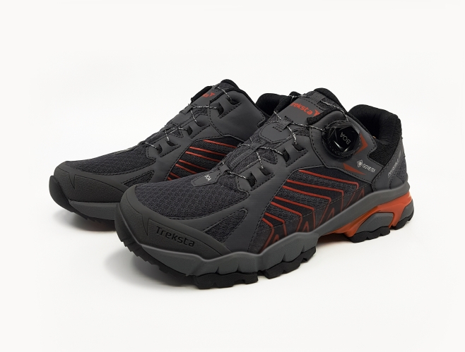 트렉스타는 고어사의 최신기술인 인비저블 핏(GORE-TEX Invisible Fit) 기술이 적용된 코브라 시리즈 신제품 ‘코브라 LTE 고어텍스 인비저블 핏’ 워킹화를 출시했다.