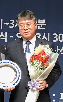 홍인성 인천시 중구청장은 지난 21일 2020 대한민국인물대상 정치-지자체 부문 수상자로 선정됐다.