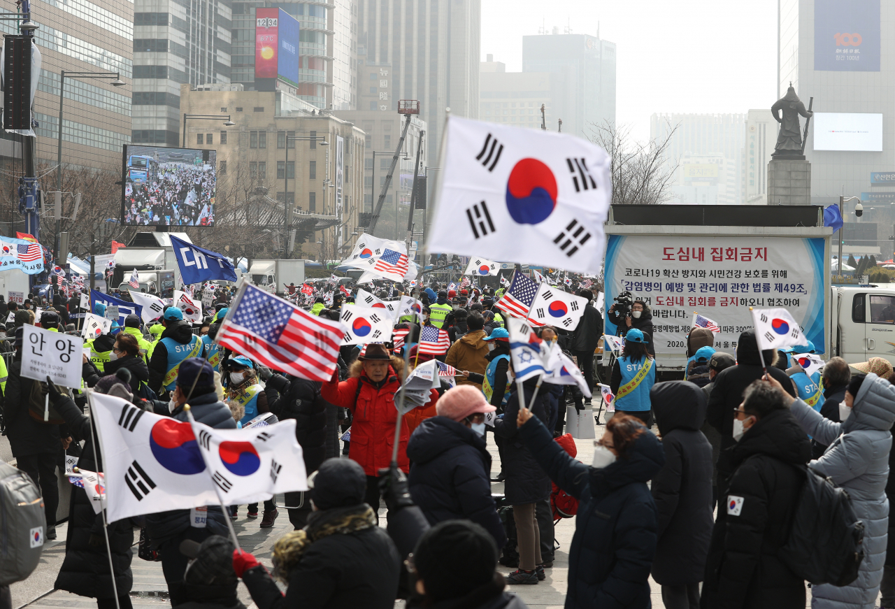 22일 오후 서울 광화문광장 인근 도로에서 문재인하야범국민투쟁본부 주최로 문재인탄핵국민대회가 열리고 있다. [연합]