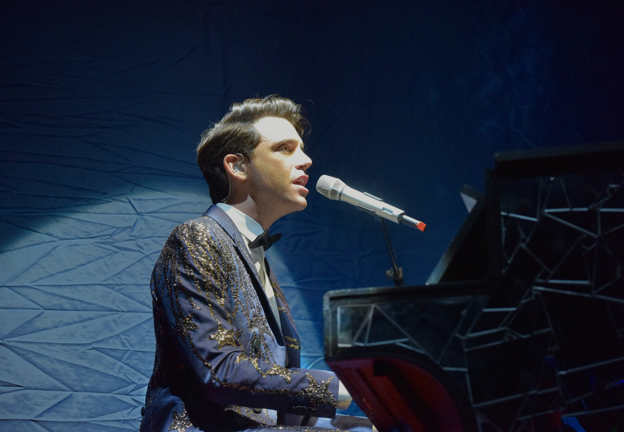 Mika performs in Seoul in 2016. (Private Curve)