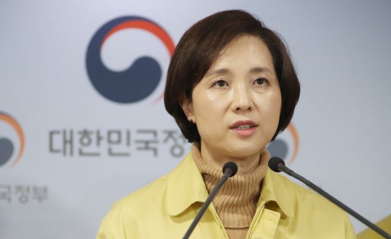Education Minister Yoo Eun-hae speaks at a government press briefing on the new coronavirus in Seoul on Feb. 23, 2020. (Yonhap)