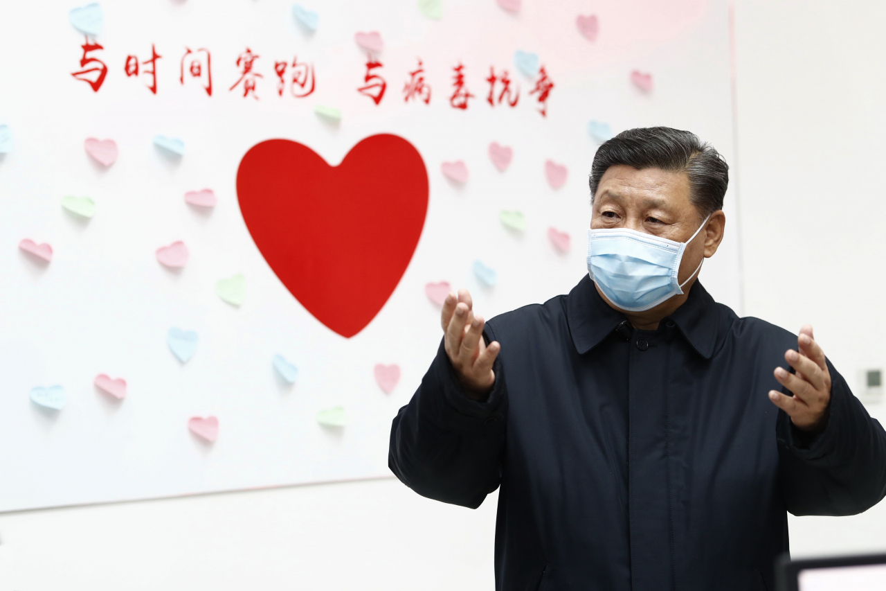 시진핑 중국 국가주석은 최근 코로나19 대책회의에서 적극적 재정정책과 감세 등을 동원해 올해 경제 성장 목표를 이루겠다고 강조했다. [AP]