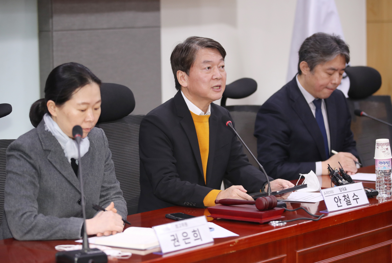 국민의당 안철수 대표가 24일 오전 국회 의원회관에서 열린 제1차 최고위원회의에서 발언하고 있다. [연합]