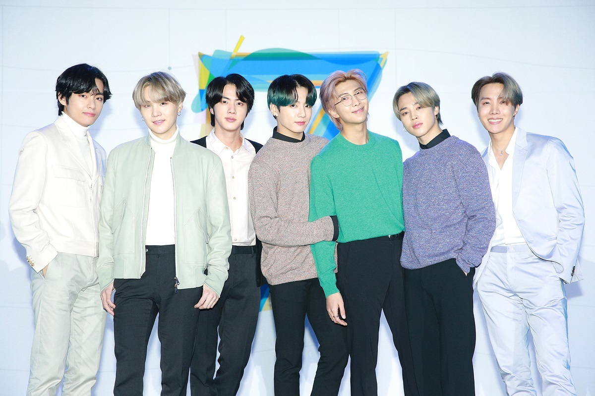 <YONHAP PHOTO-3221> 'MAP OF THE SOUL : 7'로 돌아온 방탄소년단 (서울=연합뉴스) 그룹 방탄소년단이 24일 오후 서울 코엑스에서 열린 'MAP OF THE SOUL : 7' 글로벌 기자간담회에서 포즈를 취하고 있다. 2020.2.24 [빅히트엔터테인먼트 제공. 재판매 및 DB 금지] photo@yna.co.kr/2020-02-24 15:34:47/ <저작권자 ⓒ 1980-2020 ㈜연합뉴스. 무단 전재 재배포 금지.>