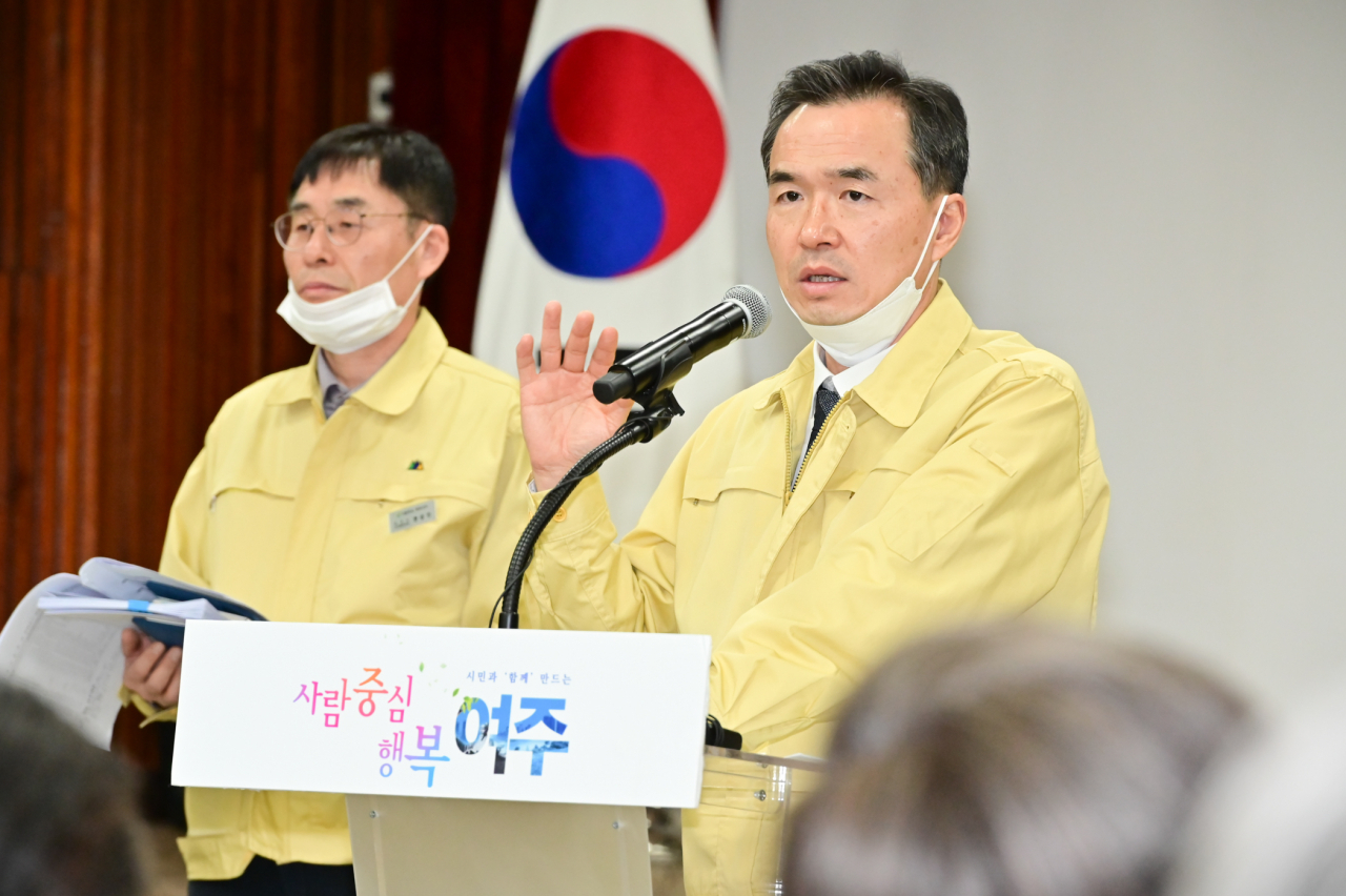 이항진 여주시장은 국가 대응 심각단계에 격상에 따른 대응책 마련하고 긴급 기자회견을 가졌다. [여주시 제공]