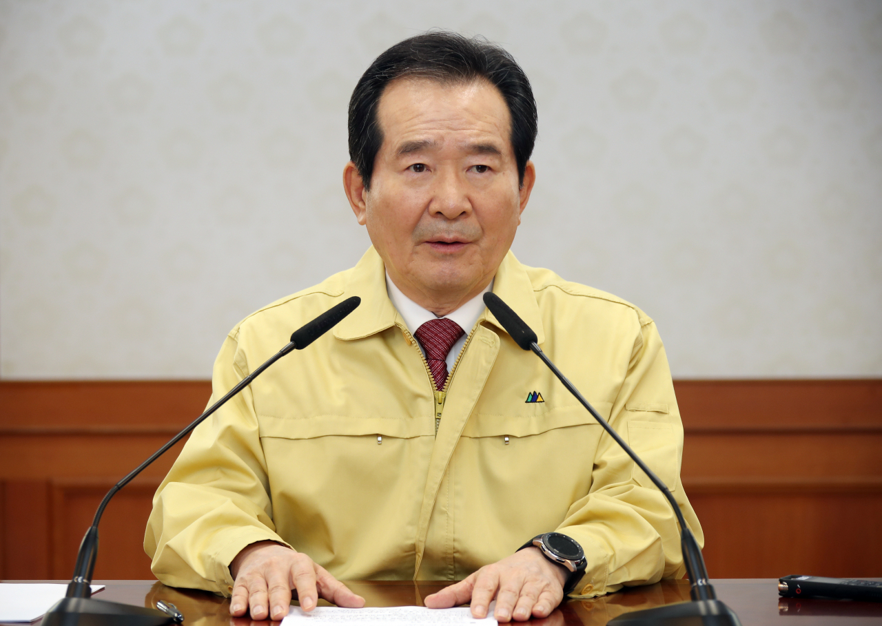 정세균 국무총리가 24일 오후 정부서울청사 집무실에서 기자들과 간담회를 하며 발언하고 있다. ［연합］