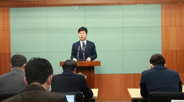 전주을 최형재 예비후보가 24일 더민주당을 탈당해 무소속 출마입장을 밝히고 있다. [최형재캠프 제공]