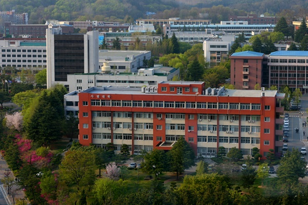 전북대 사범대학 전경.