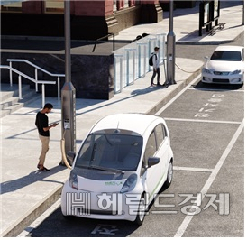 가로등 활용 전기충전 서비스. [서울시]
