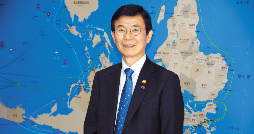 26일 헤럴드경제와의 특별 인터뷰에서 코로나19 확산에 따른 해양수산업계의 피해와 우려에 대해 소상하게 입장을 밝힌 문성혁 해양수산부 장관. 문 장관은 무엇보다 피해 최소화를 위해 다각적으로 정책을 구현하고, 과감한 지원책을 펼쳐나가겠다는 의지를 거듭 피력했다. [해양수산부 제공]