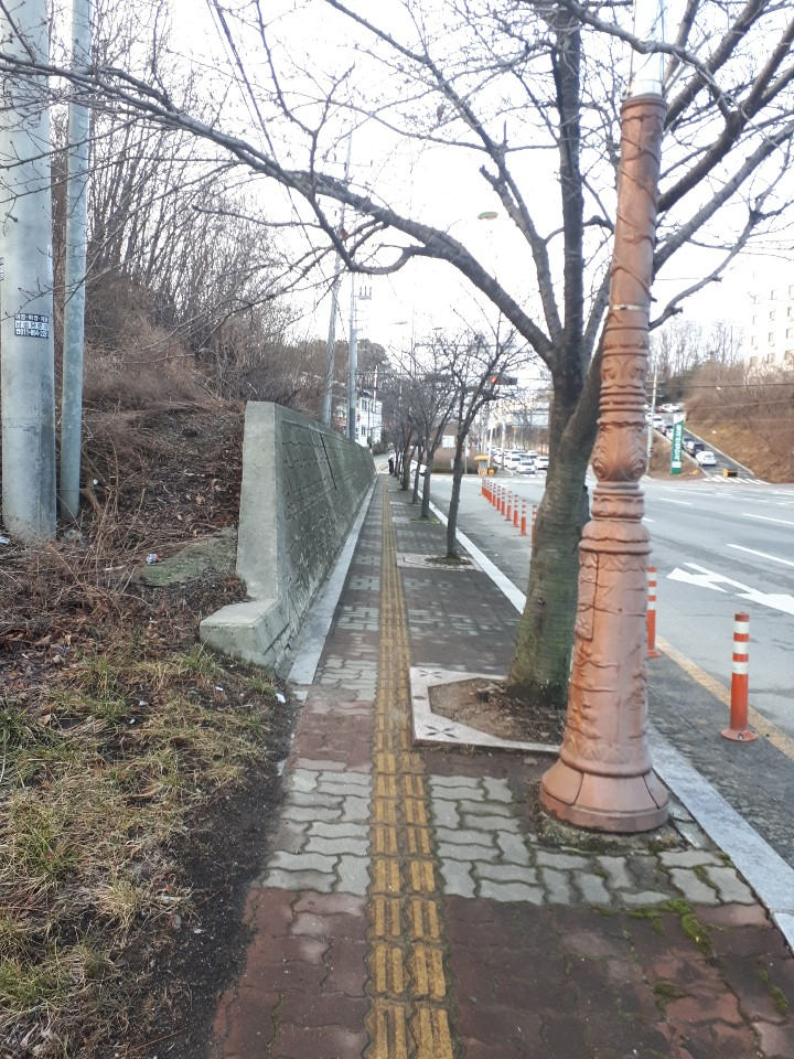 평택시는 송탄동 도로변 가로환경 정비를 실시했다. [평택시]
