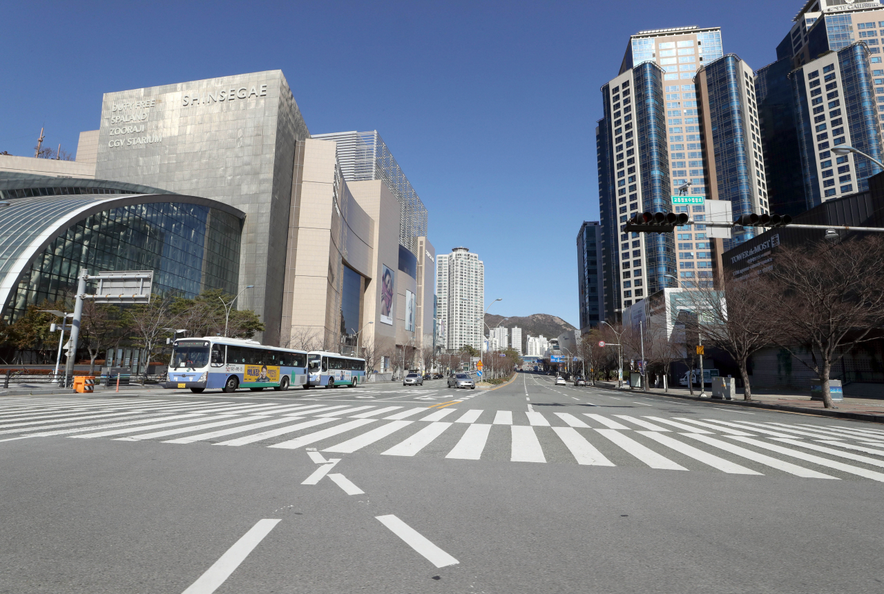 부산 해운대구 센텀시티 도로가 신종 코로나바이러스 감염증(코로나19) 확산으로 한산한 모습을 보이고 있다. [연합]