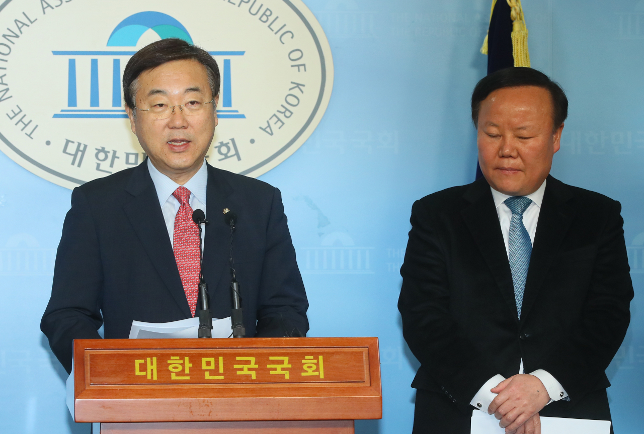 김종석 전 자유한국당(국민의힘 전신) 의원(왼쪽). [연합]