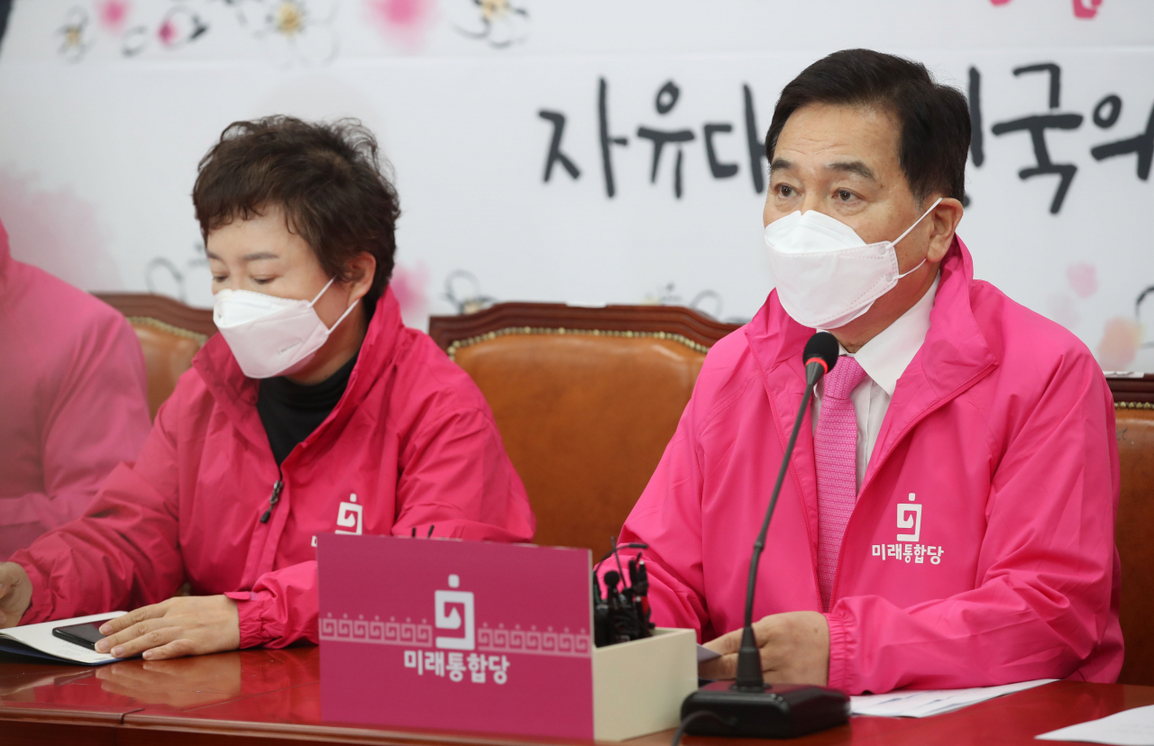 심재철 미래통합당 원내대표가 27일 국회에서 열린 최고위원회의에서 발언하고 있다. [연합]