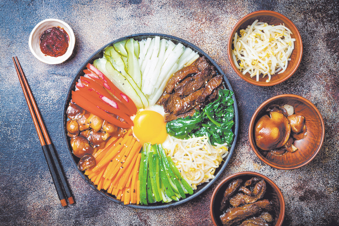 온화한 기후와 너른 평야지대, 고품질의 곡물과 해산물, 충부한 채소류가 어우러진 남도 밥상은 넉넉한 상차림을 자랑한다.