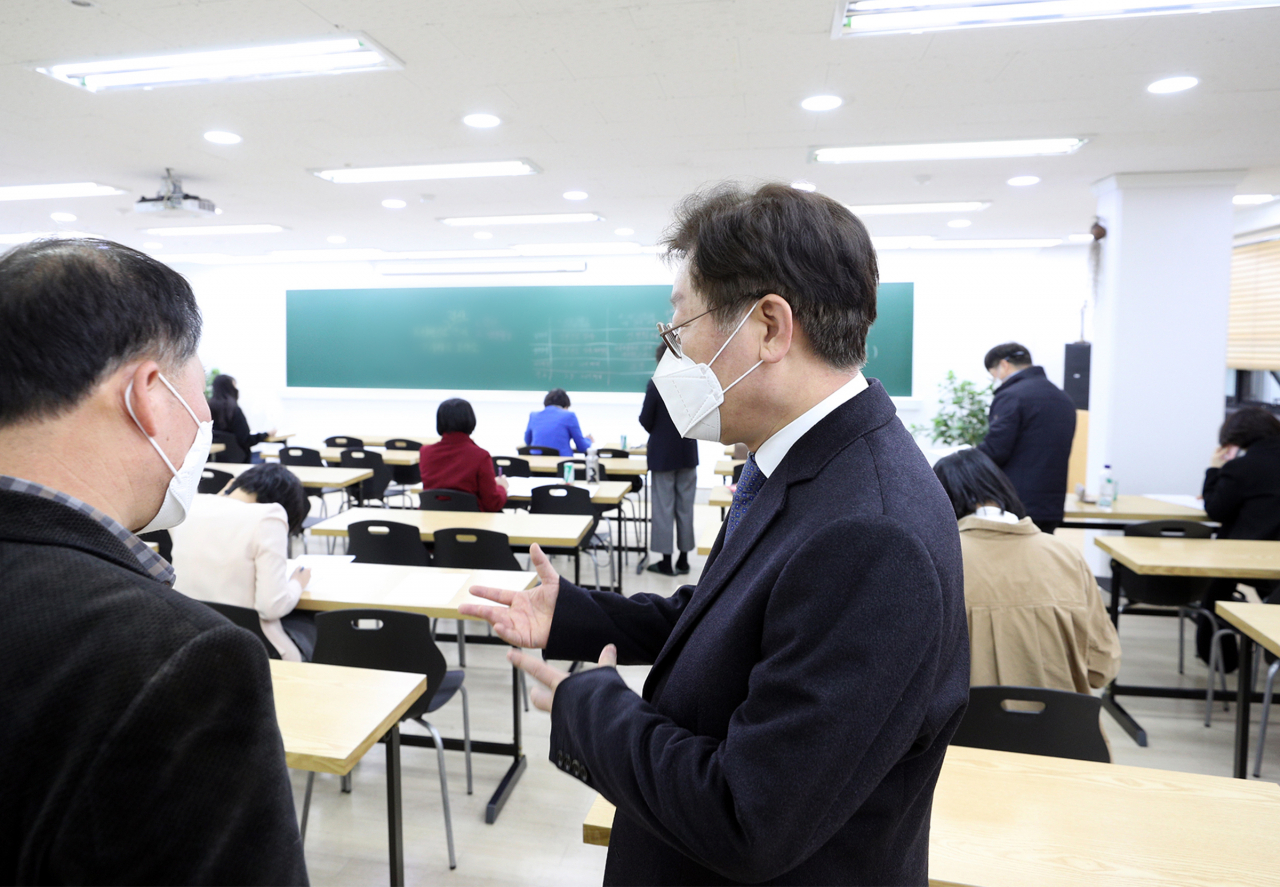 이재명 경기도지사 전수조사 현장방문. [경기도 제공]