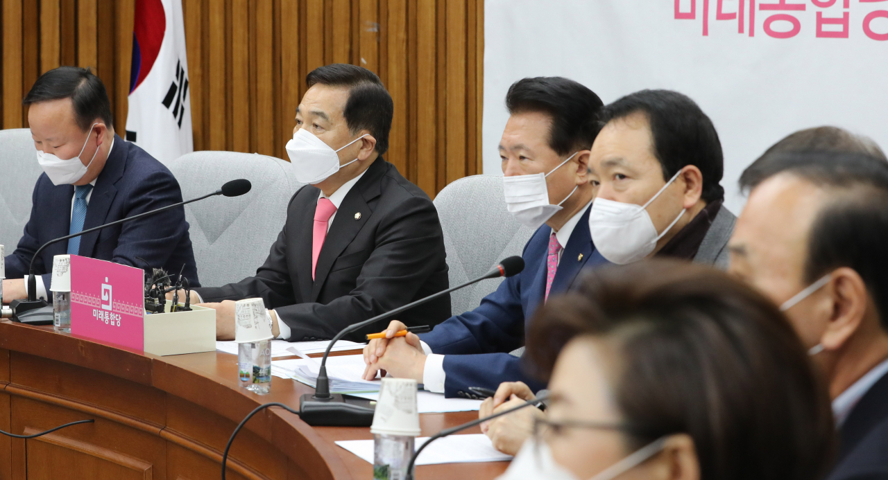 심재철 미래통합당 원내대표가 28일 오전 서울 여의도 국회에서 열린 원내대책회의에서 발언하고 있다. [연합]