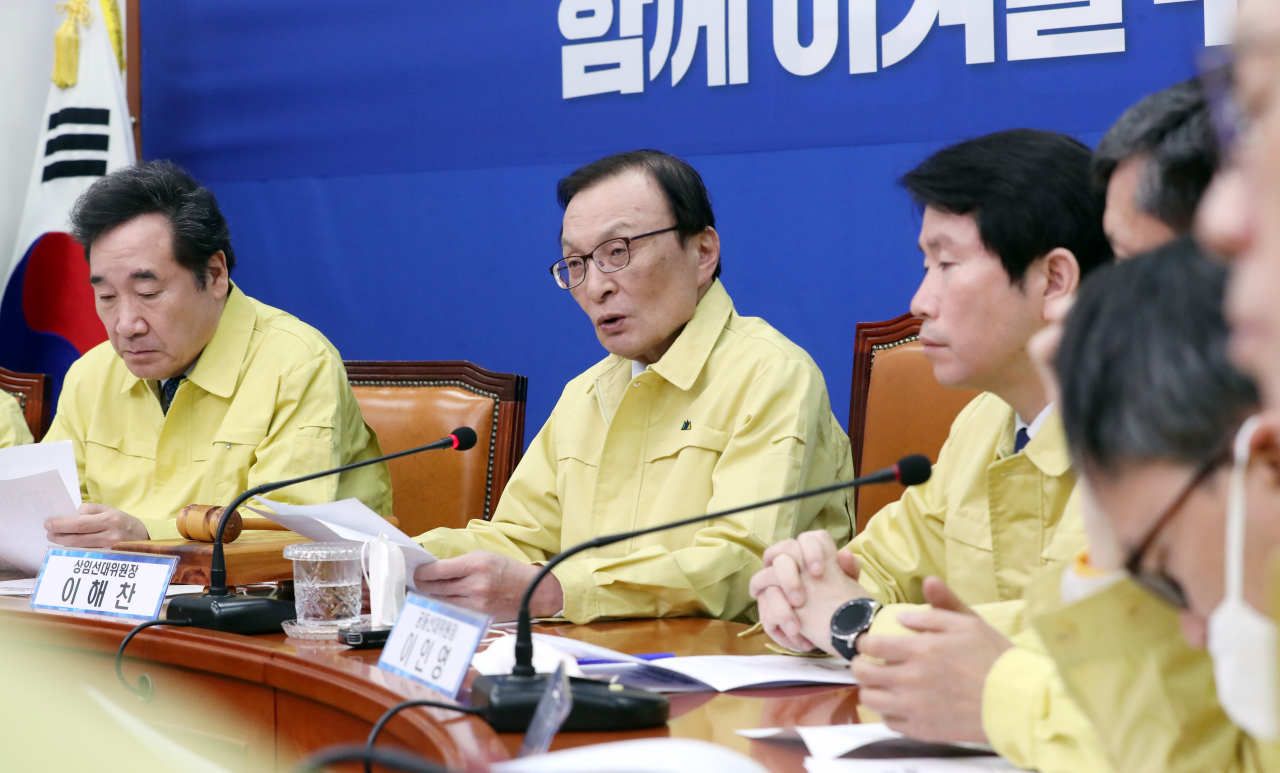 28일 오전 서울 여의도 국회에서 열린 더불어민주당 선거대책위원회(선대위) 2차회의에서 이해찬 공동 상임선대위원장이 발언하고 있다. [연합]