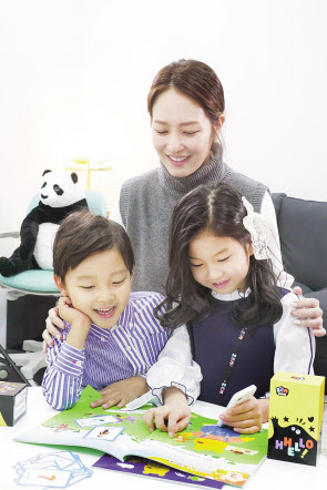 SK텔레콤은 자체 기획한 어린이 전용 스마트폰 ‘잼(ZEM)폰’을 28일부터 온·오프라인에서 판매한다고 밝혔다. [SK텔레콤 제공]