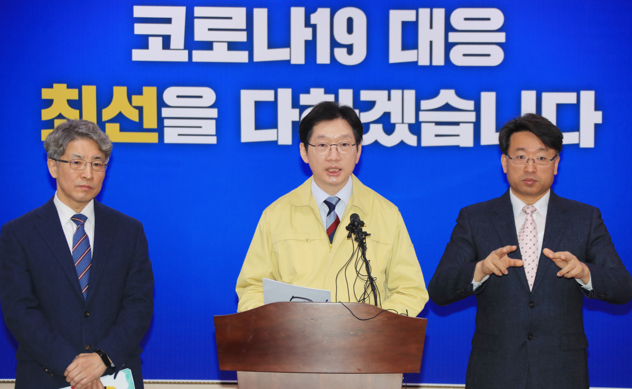 김경수 경남도지사가 코로나19 관련 브리핑을 하고 있다. 경남도 제공