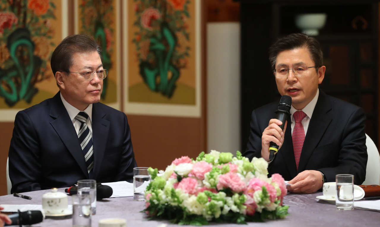 황교안 미래통합당 대표가 28일 국회에서 열린 코로나19 극복을 위한 문재인 대통령과 여야 정당대표와의 대화에서 발언하고 있다. [연합]