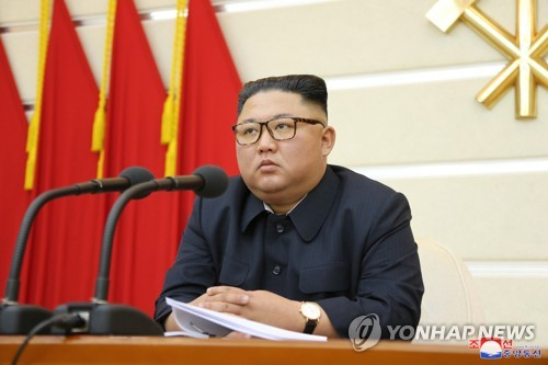 김정은 북한 국무위원장이 개최된 노동당 중앙위원회 정치국 확대회의에서 발언하는 모습을 조선중앙통신에서 28일 촬영, 보도했다. [사진=연합뉴스]