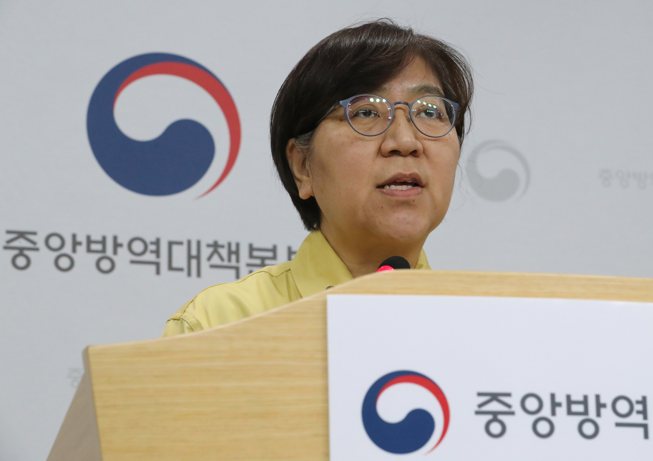 정은경 중앙방역대책본부장(질병관리본부장)이 24일 오후 충북 청주시 질병관리본부에서 신종 코로나바이러스 감염증 국내 발생현황 및 확진환자 중간조사 결과 등 정례브리핑을 하고 있다. [연합뉴스]