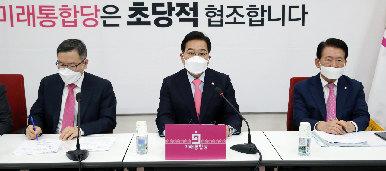 미래통합당 심재철 원내대표가 1일 오전 국회에서 열린 기자간담회에서 발언하고 있다. [연합]