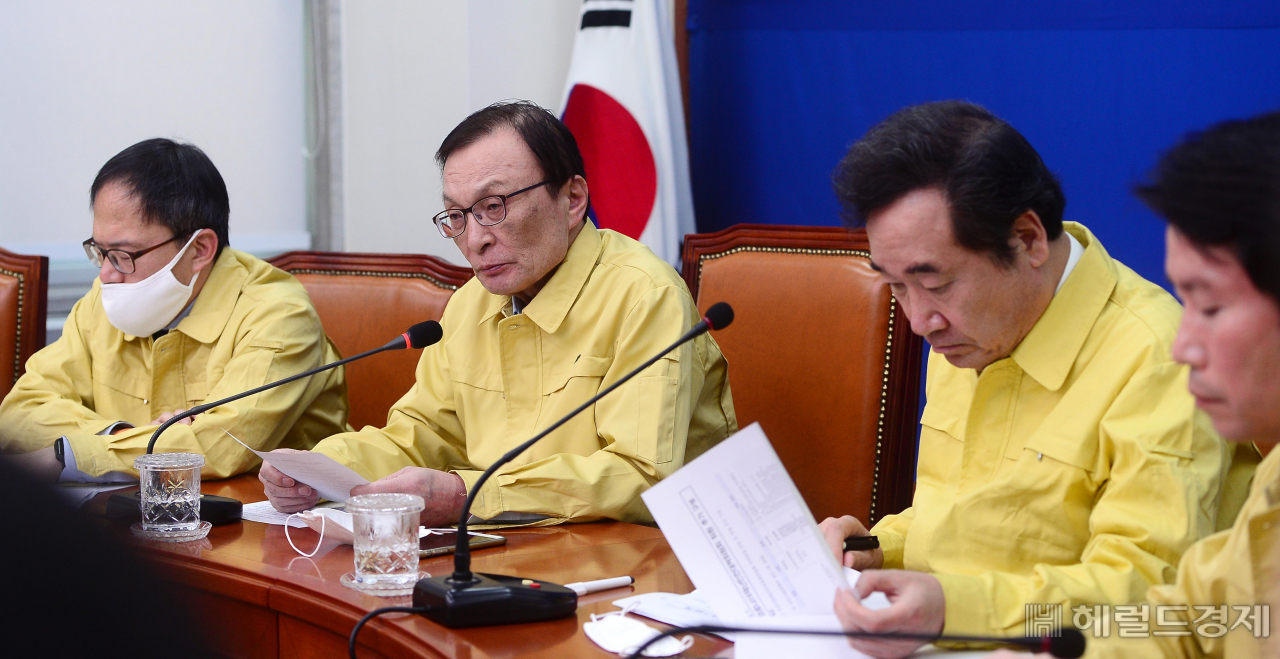 [헤럴드경제=이상섭 기자] 이해찬 더불어민주당 대표가 2일 오전 서울 여의도 국회에서 열린 더불어민주당 코로나19재난안전대책위원회-최고위원회 연석회의에 참석해 현안관련 발언을 하고 있다. babtong@heraldcorp.com
