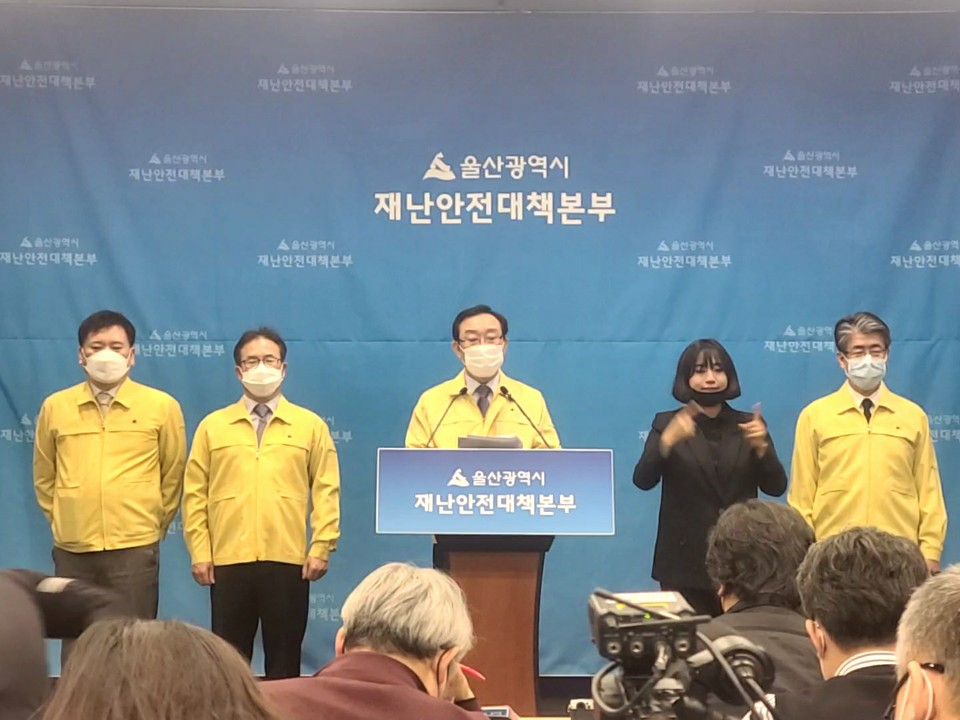 송 시장은 “1단계로 울산대병원 29병상, 시립노인병원 104병상 등 160병상을 확보했고, 2단계로 2개소에서 20병상을 추가 확보하면 총 180병상을 확보하게 된다”고 설명했다.
