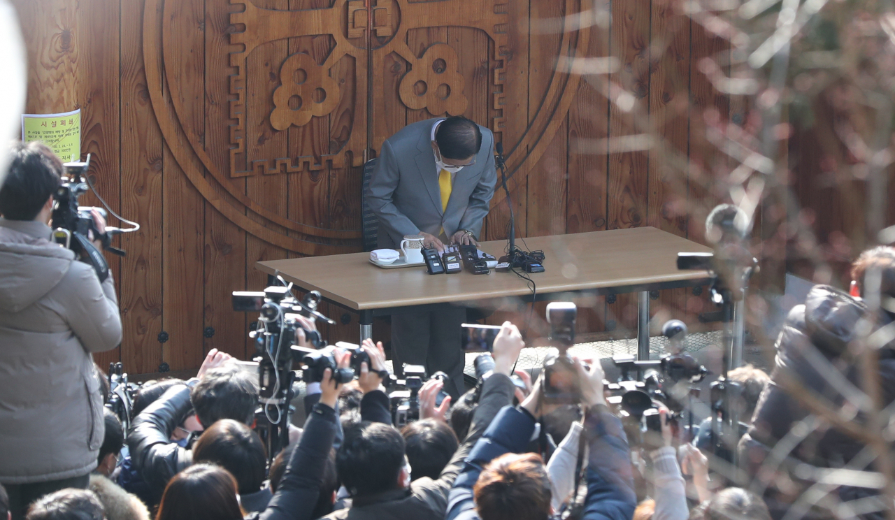 2일 경기도 가평군 신천지예수교 증거장막성전(신천지) 평화의 궁전에서 이만희 총회장이 기자회견을 열고 입장을 발표하고 있다. 연합뉴스