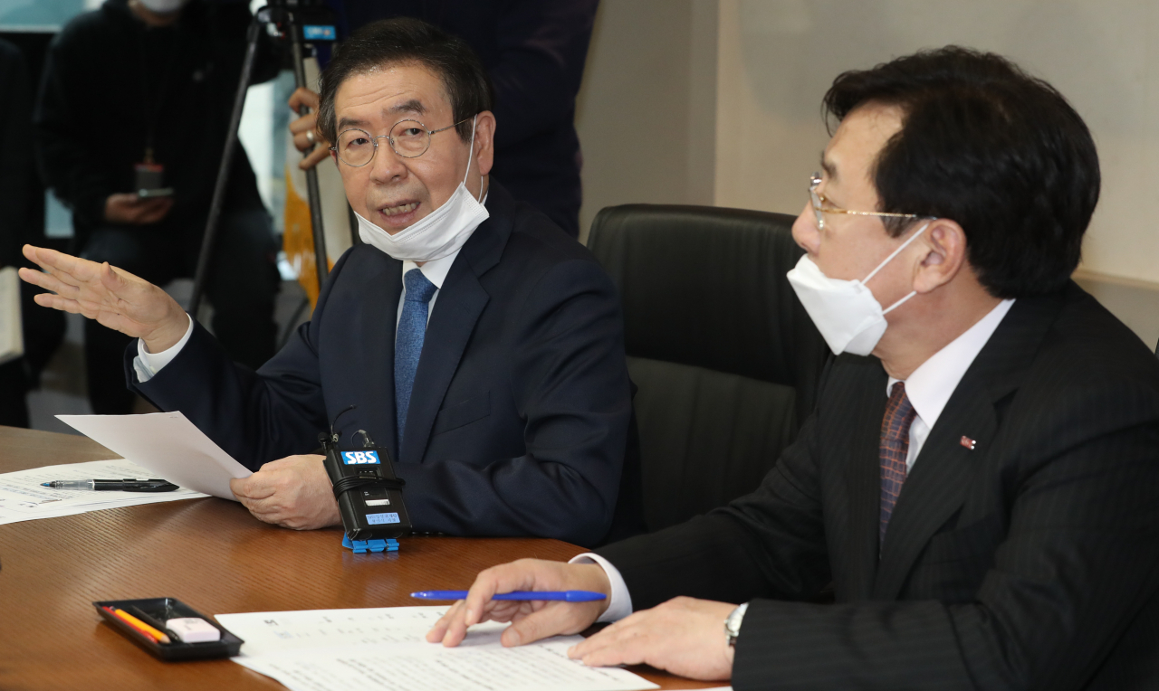 박원순 서울시장이 2일 서울 여의도 중소기업중앙회에서 열린 코로나19 관련 긴급 간담회에서 인사말을 하고 있다. [연합뉴스]