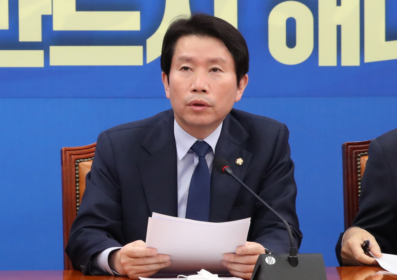 더불어민주당 이인영 원내대표가 3일 오전 서울 여의도 국회에서 열린 원내대책회의-상임위간사단 연석회의에서 발언하고 있다. 연합뉴스