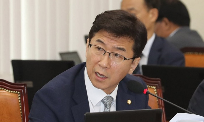 4·15 총선 더불어민주당 경선에서 본선행 티켓을 거머쥔 서울 노원갑 현역 의원인 고용진 후보. 사진은 지난해 10월 정무위 국정감사에서 질의하고 있는 모습. [연합]
