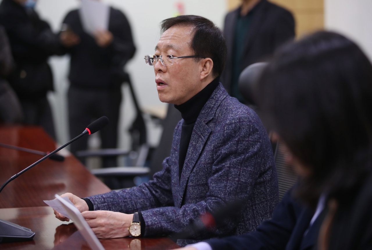 이석연 미래통합당 공천관리위원회 부위원장이 지난달 23일 국회 의원회관에서 공천관리위원회 면접 심사 결과에 대해 설명하고 있다. [연합]