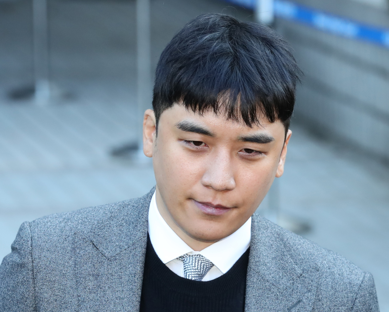 Seungri appears at Seoul Central District Court on Jan. 13. (Yonhap)