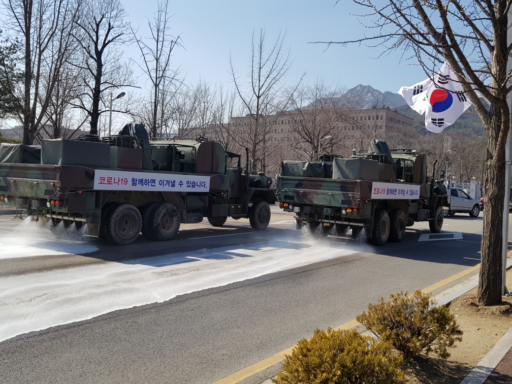 과천시 군부대 살수차량 방역활동. [과천시 제공]