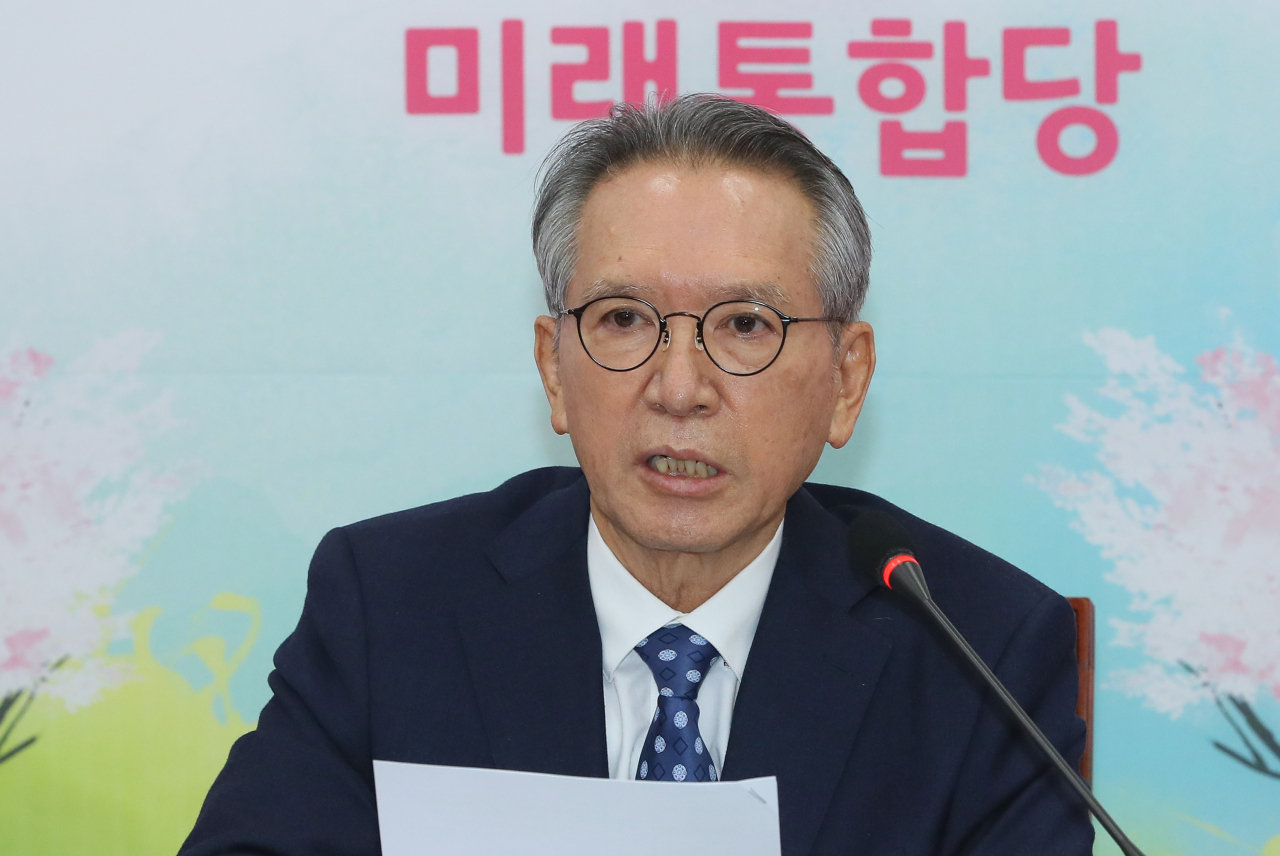 미래통합당 김형오 공천관리위원장이 5일 국회에서 공천심사 결과를 발표하고 있다. [연합]