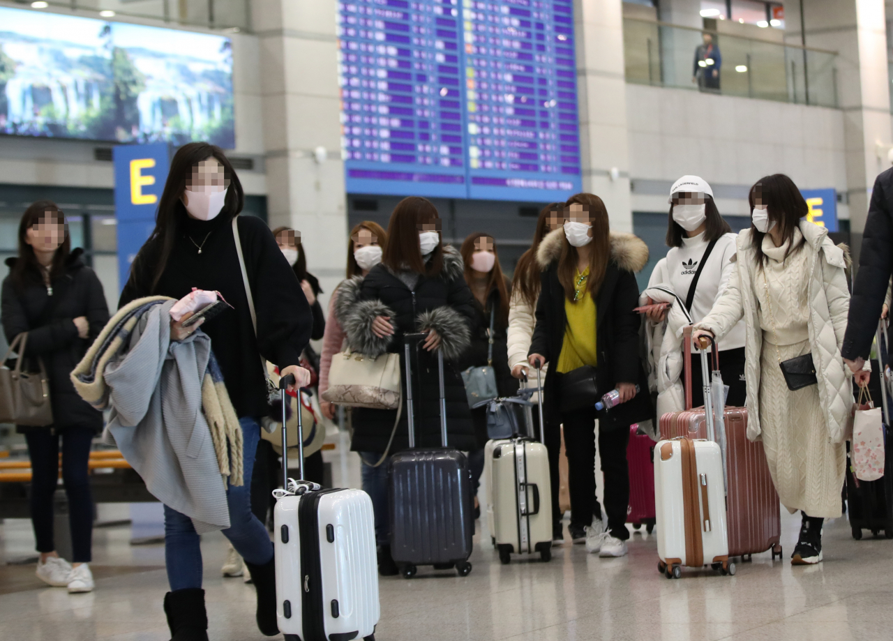 일본인 여행객들이 지난달 16일 인천국제공항 1터미널을 통해 입국하고 있는 모습. [연합]